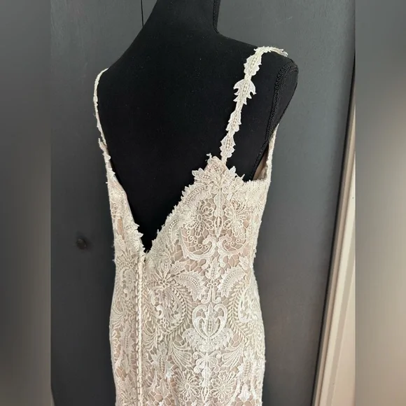 Lillian West Cream/Nude SZ 12 Fitted Sheath Venice Lace Wedding Dress Style 6495 - Picture 13 of 16